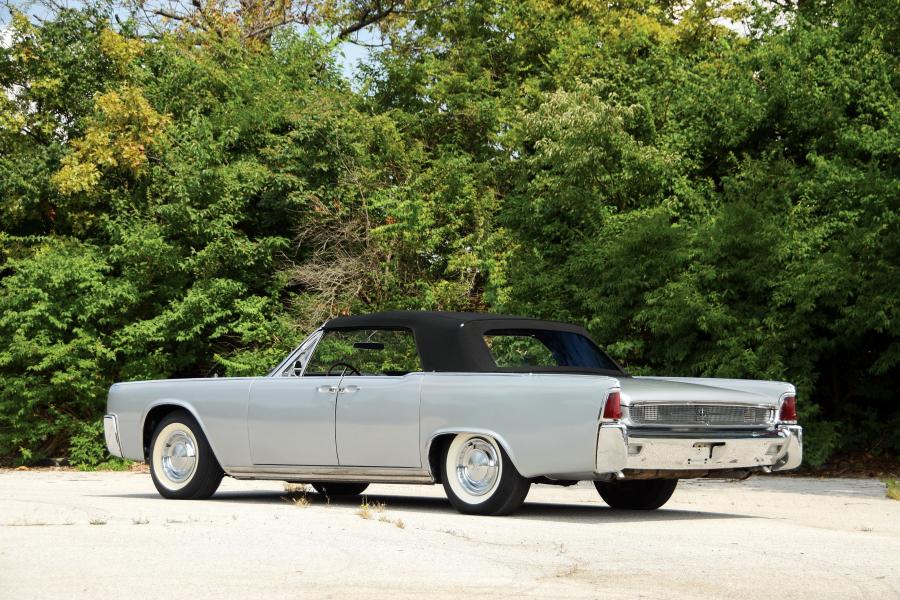  Lincoln Continental Convertible (74A) 1961 года  (фото 6 из 30)